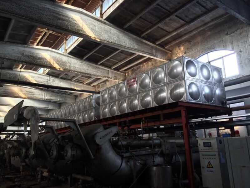加長型不銹鋼水箱施工現場